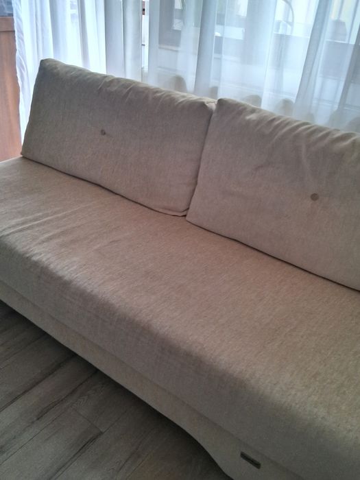 Canapea crem 2 persoane impecabila