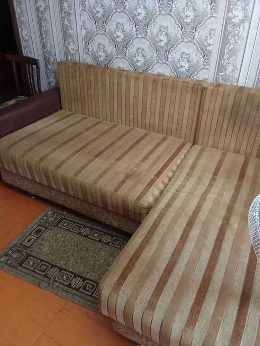 Отдам  диван  б / у