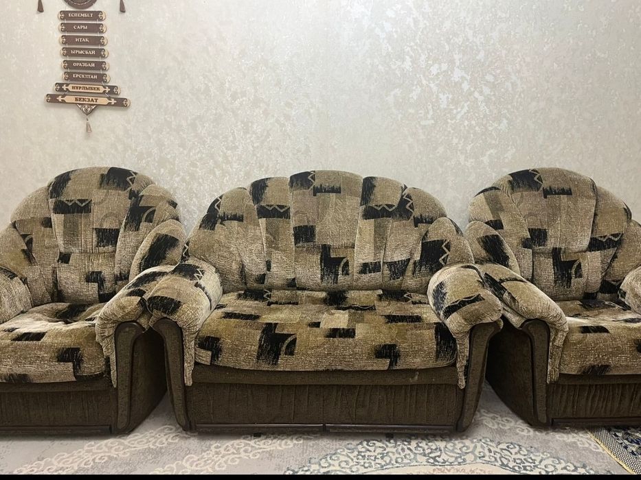 Диваный кровать почти новый