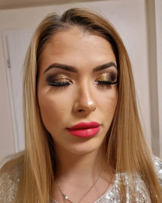 Machiaj profesional 150 lei