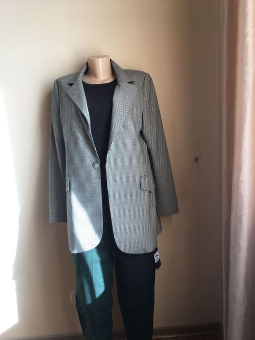 Янги. Новый. Пиджак. 100% тонкая шерсть. Италия.