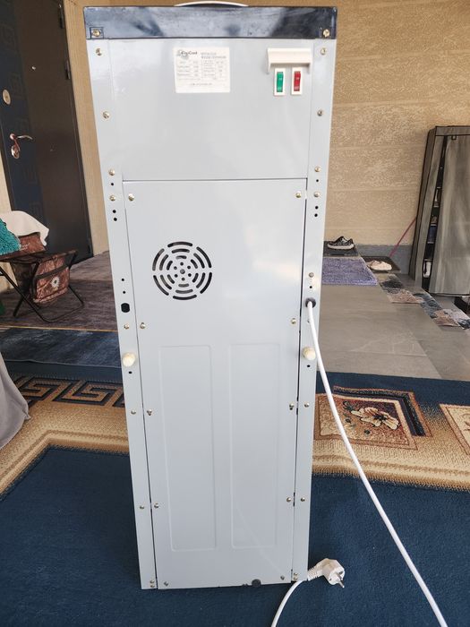 Кулер для воды,напольный