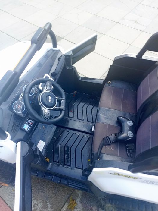 Jeop moshincha sotiladi rangi oq