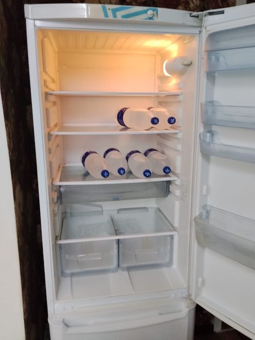 Холодильник InDESIT
