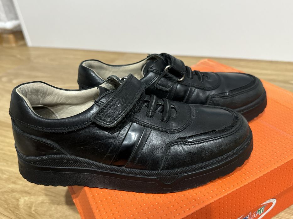 Туфли школьные, 34 и 33 размер