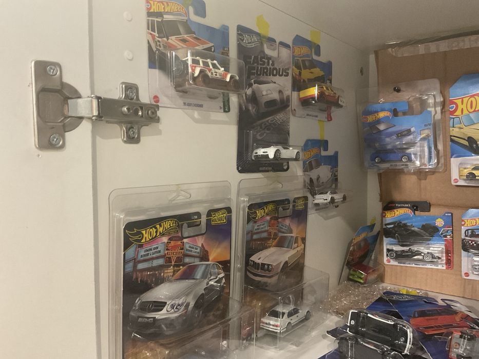 Продам машинки хот вилс