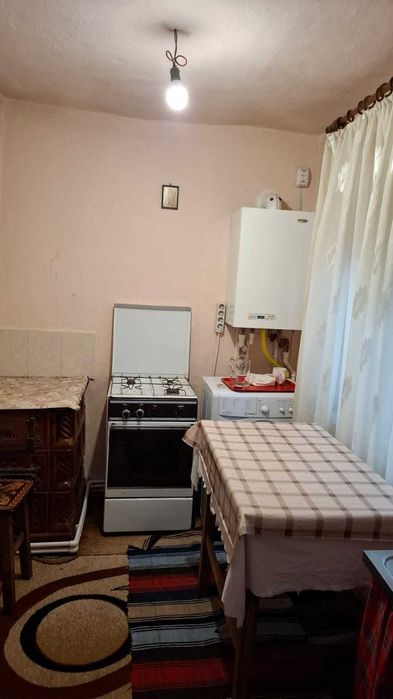 Casa + anexe gospodaresti cu teren de 1000 mp