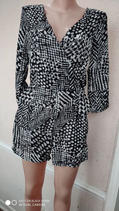 Продам летние комбинезончики и шорты.