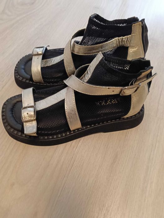 Sandale din piele gryxx(purtat o singura data)