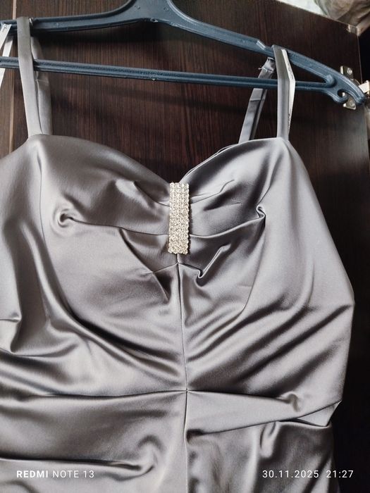 Платье в отличном состоянии б/у