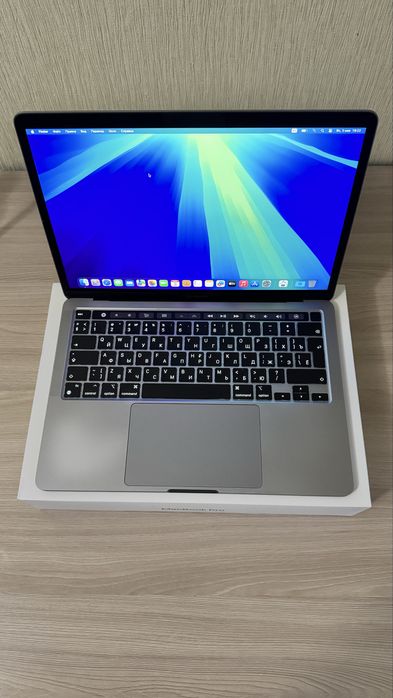 MacBook Pro M1 8Gb/256Gb 2020, 13.3" Touch Bar, Touch ID