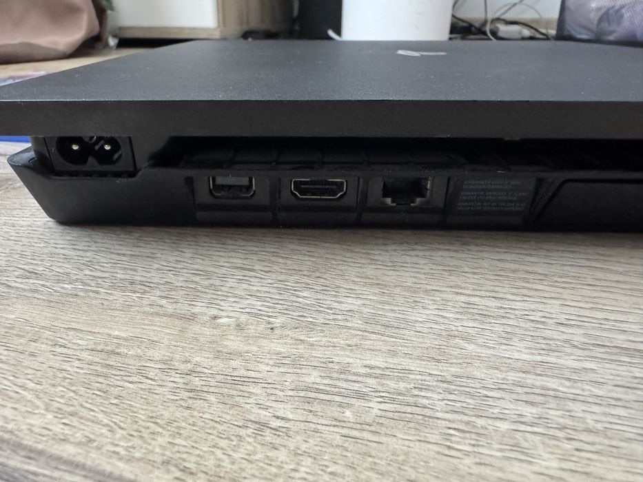 PS4 Slim 500gb + 3 jocuri si cablu de alimentare