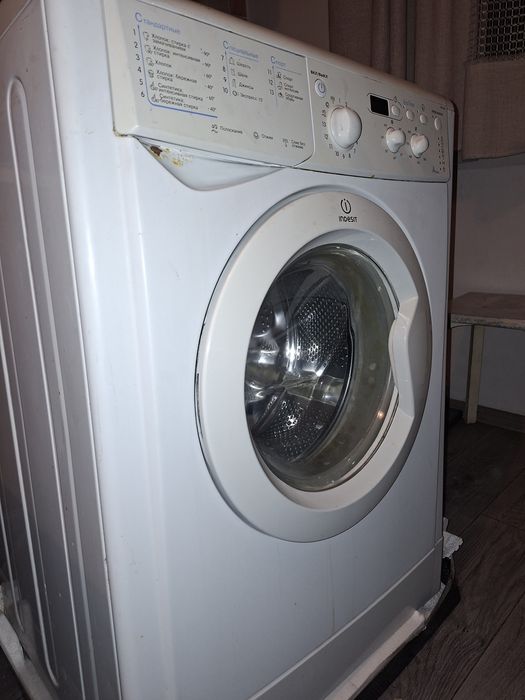 Продам стиральную машину Indesit