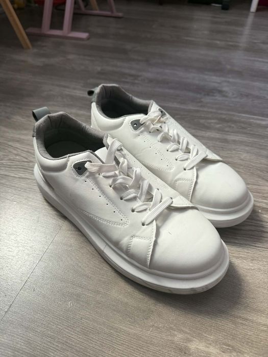 Мъжки кецове кожени бели