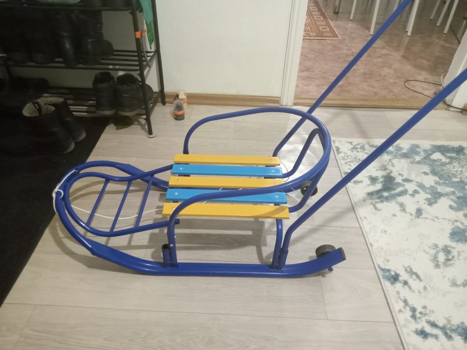 Санки  с колесиками