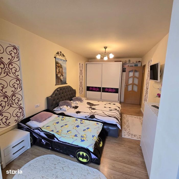 Vând apartament cu 4 camere ultracentral