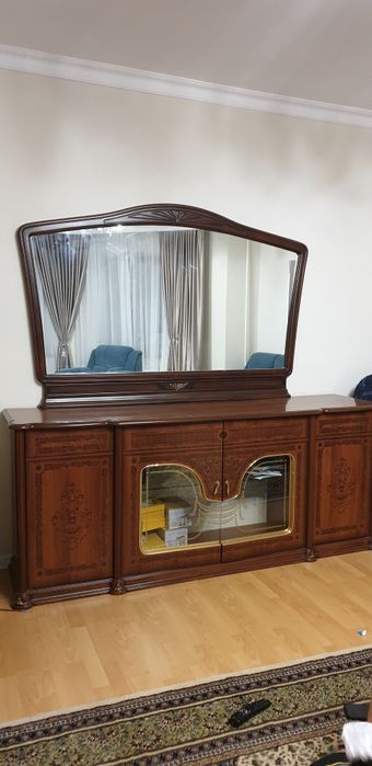 Комод с зеркалом