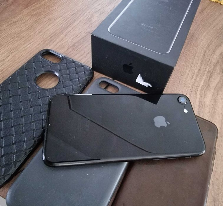 Телефон iPhone 7