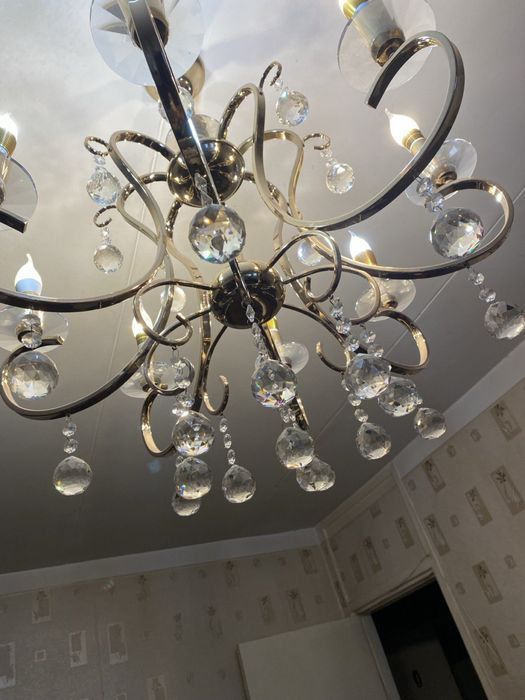 Хрустальная люстра