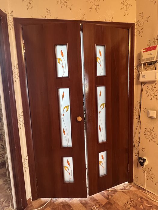 Шұғыл б/у есіктер сатылады/продается мғжкомнатные двери