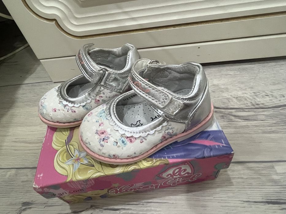 Обувь для девочки. 20 размер