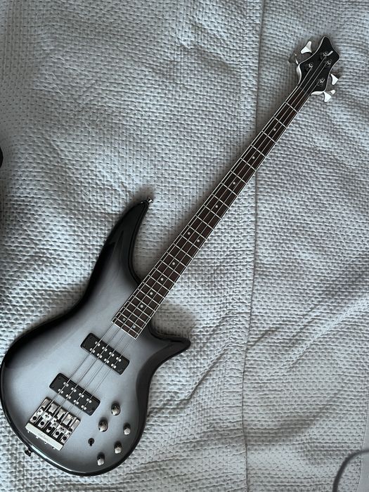 бас-гитара Jackson Spectra Bass JS3 Silverburst.