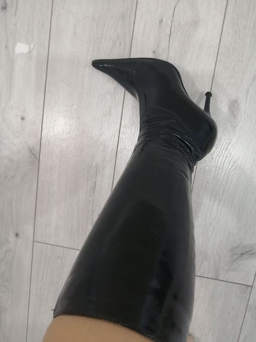 Продам женские сапоги