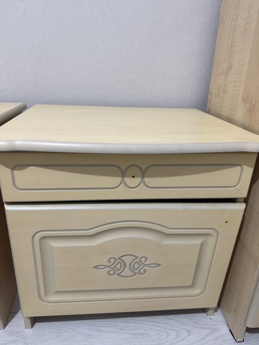 Отдам даром две тумбочки