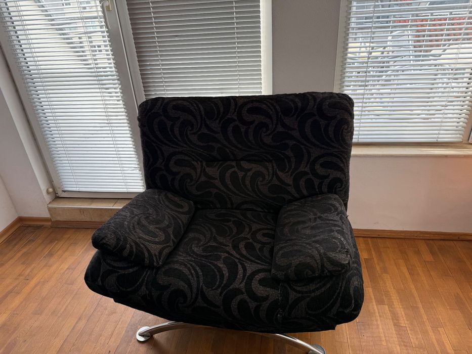 Два дивана, един фотьойл плюс настолен шкаф