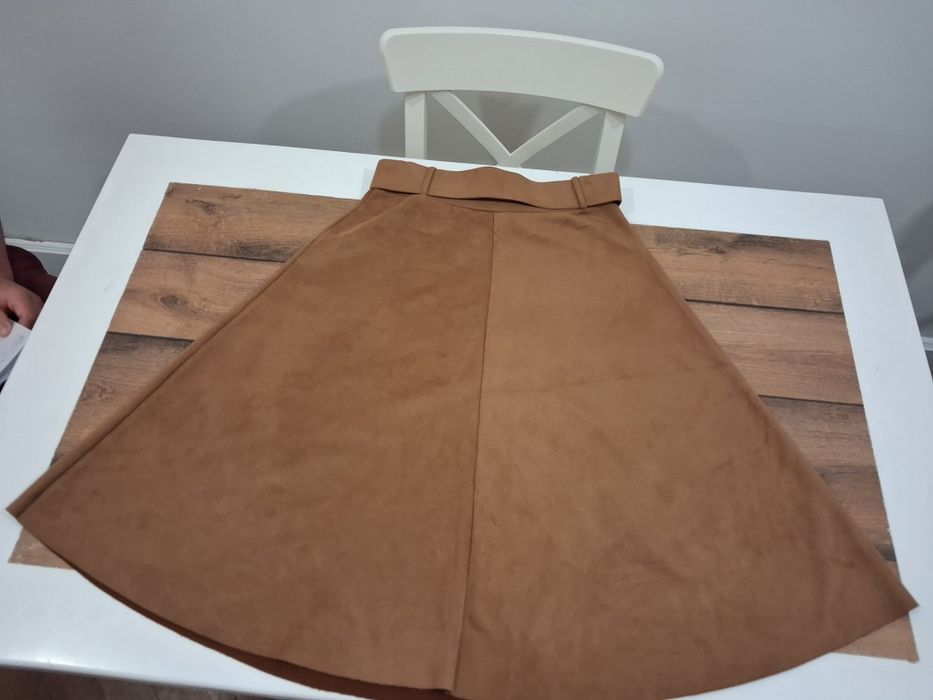 Fusta clos maro cu curea