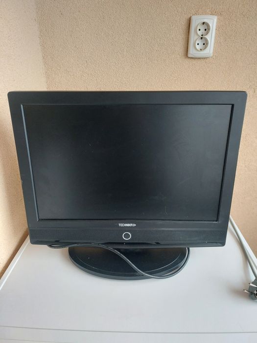 Телевизор и монитор Техника LCD 19 инча.