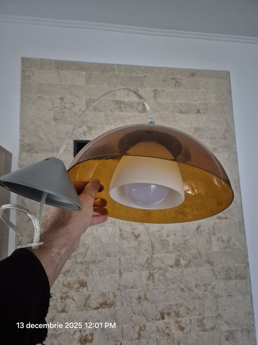 Pendule,lustre de vânzare.