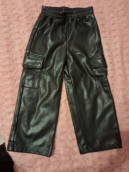 Детски дрехи за момиче 4- 5 години. осени в много добро състояниуе.