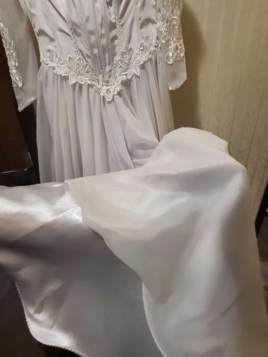 Rochie lunga de mireasa, corset reglabil