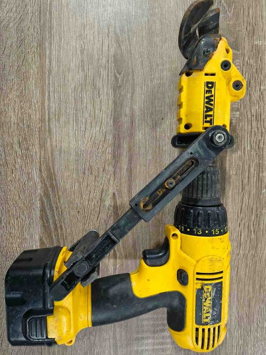 Винтоверт  DeWalt и приставка за рязане на ламарина!