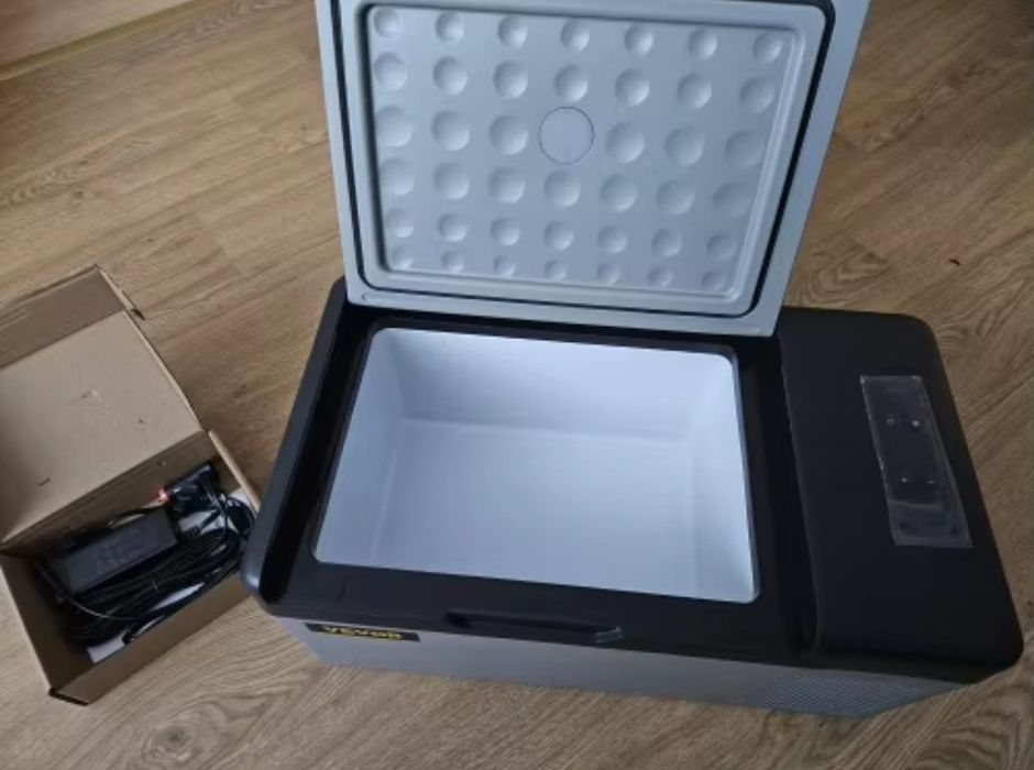 Хладилна чанта (фризер) с компресор 15 литра.