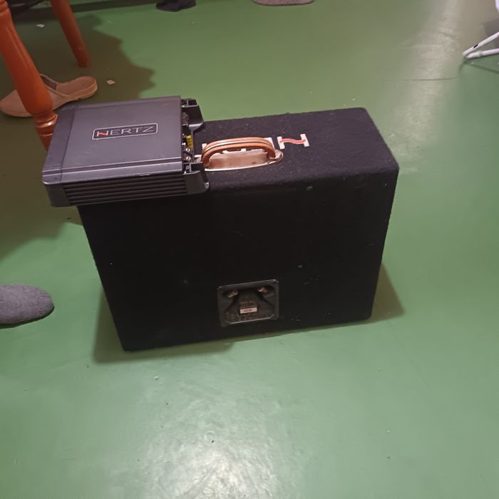 Бас каса с усилвател Herz