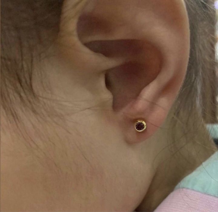 Ламинирование  ресниц прокол ушей обучение