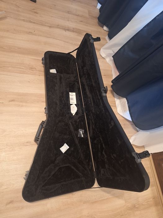 Куфар на Jackson за King V китари!