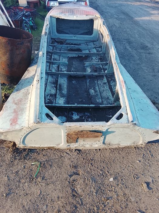 Продам лодку моторную