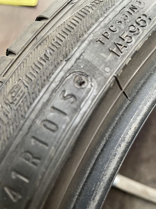 Anv vara 225/40/19 Falken/Petlas