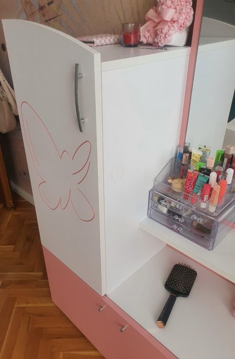 Детска тоалетка в розово и бяло