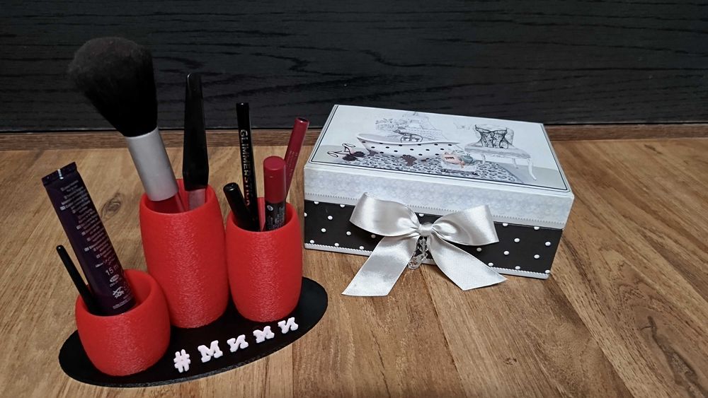 Органайзер за грим аксесоари