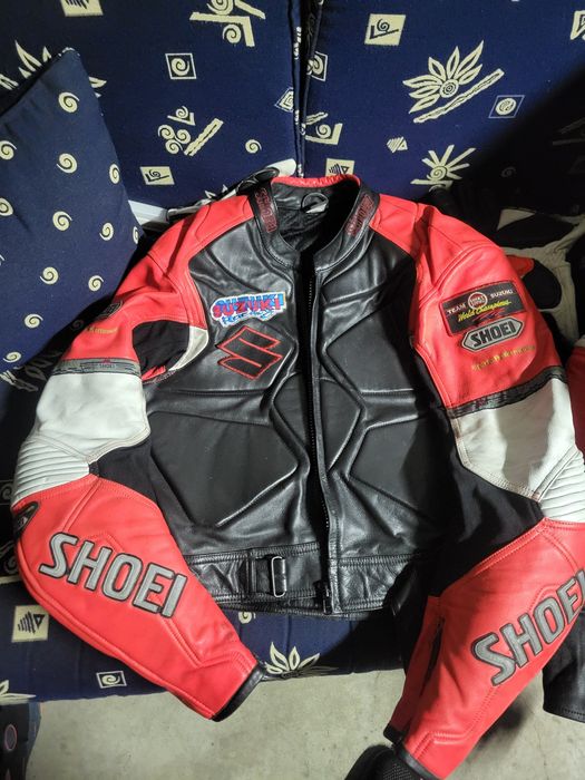 Продавам мото кожен екип shoei