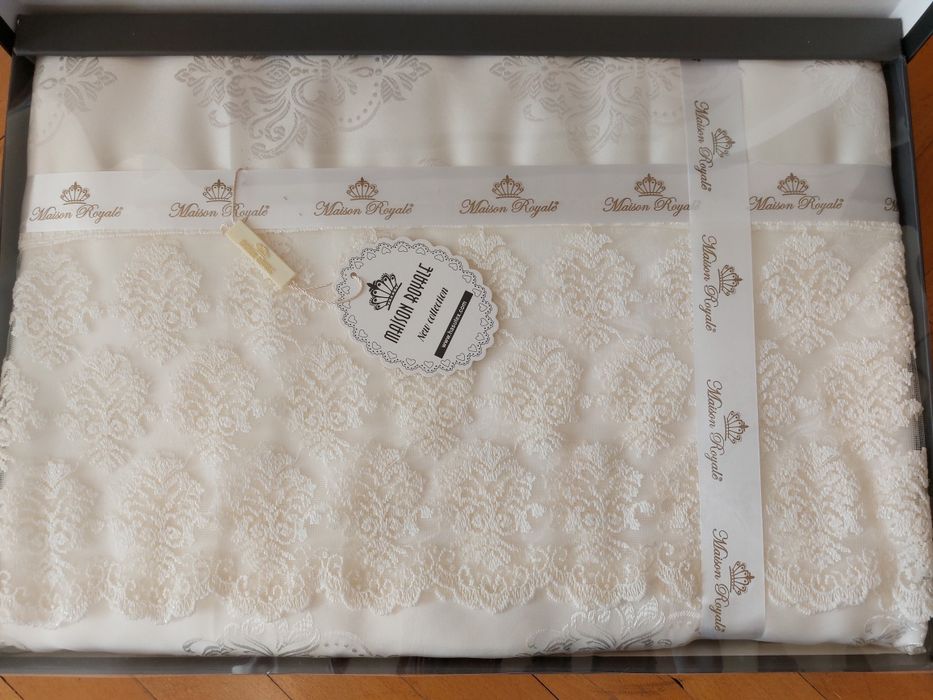 Покривка Maison Royale, Damask
