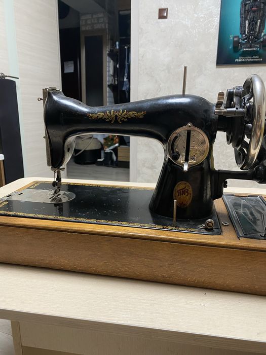 Продам швейную машинку  советскую