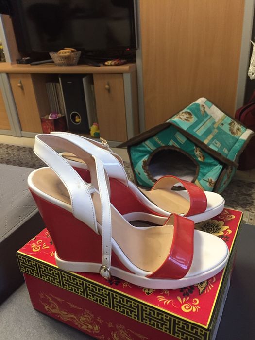 Продам босоножки и туфли