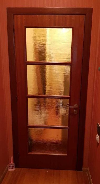 Двери межкомнатные в комплекте.