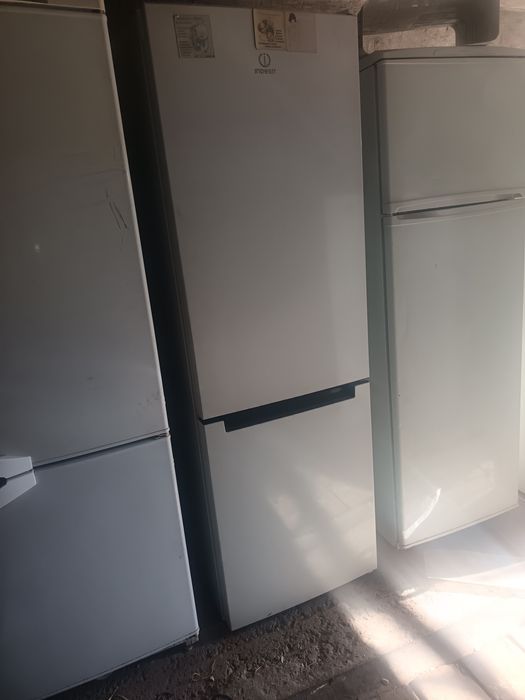 Продам холодильник Индизит нофрост