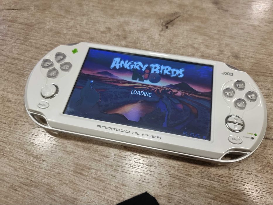 Гейм-конзолата - Портативна Android конзола